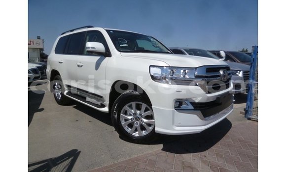 Acheter Import Voiture Toyota Land Cruiser Blanc à Import - Dubai, Rwanda Acheter Import Voiture Toyota Land Cruiser Blanc à Import - Dubai, Rwanda
