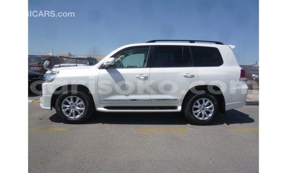 Acheter Import Voiture Toyota Land Cruiser Blanc à Import - Dubai, Rwanda Acheter Import Voiture Toyota Land Cruiser Blanc à Import - Dubai, Rwanda