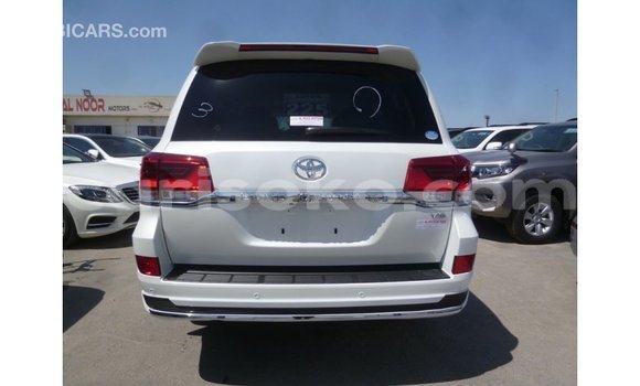 Acheter Import Voiture Toyota Land Cruiser Blanc à Import - Dubai, Rwanda Acheter Import Voiture Toyota Land Cruiser Blanc à Import - Dubai, Rwanda
