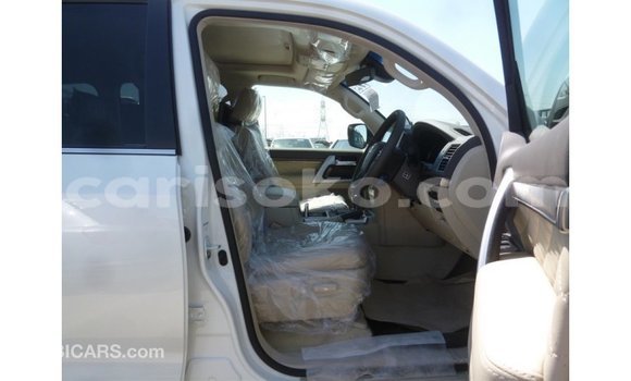 Acheter Import Voiture Toyota Land Cruiser Blanc à Import - Dubai, Rwanda Acheter Import Voiture Toyota Land Cruiser Blanc à Import - Dubai, Rwanda