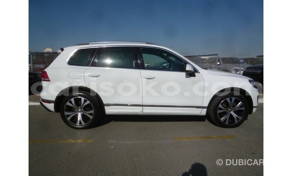 Acheter Import Voiture Volkswagen Touareg Blanc à Import - Dubai, Rwanda Acheter Import Voiture Volkswagen Touareg Blanc à Import - Dubai, Rwanda