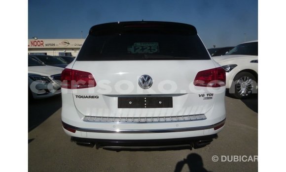 Acheter Import Voiture Volkswagen Touareg Blanc à Import - Dubai, Rwanda Acheter Import Voiture Volkswagen Touareg Blanc à Import - Dubai, Rwanda