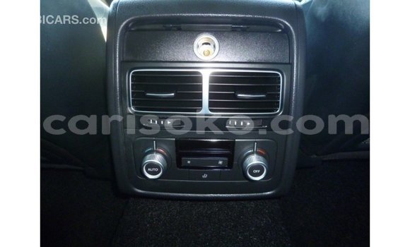 Acheter Import Voiture Volkswagen Touareg Blanc à Import - Dubai, Rwanda Acheter Import Voiture Volkswagen Touareg Blanc à Import - Dubai, Rwanda