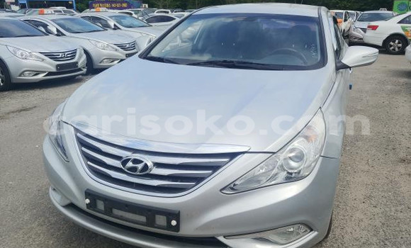 اشتري مستعمل Hyundai Sonata Blanc سيارة في Kigali في Rwanda اشتري مستعمل Hyundai Sonata Blanc سيارة في Kigali في Rwanda