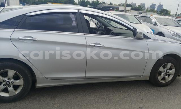 اشتري مستعمل Hyundai Sonata Blanc سيارة في Kigali في Rwanda اشتري مستعمل Hyundai Sonata Blanc سيارة في Kigali في Rwanda