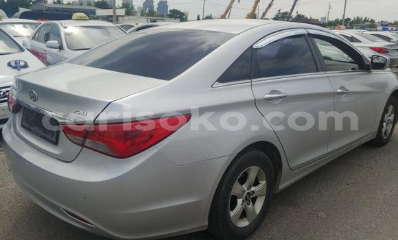 اشتري مستعمل Hyundai Sonata Blanc سيارة في Kigali في Rwanda اشتري مستعمل Hyundai Sonata Blanc سيارة في Kigali في Rwanda