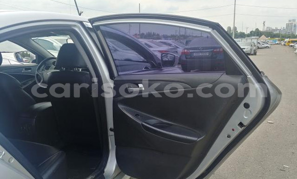 اشتري مستعمل Hyundai Sonata Blanc سيارة في Kigali في Rwanda اشتري مستعمل Hyundai Sonata Blanc سيارة في Kigali في Rwanda