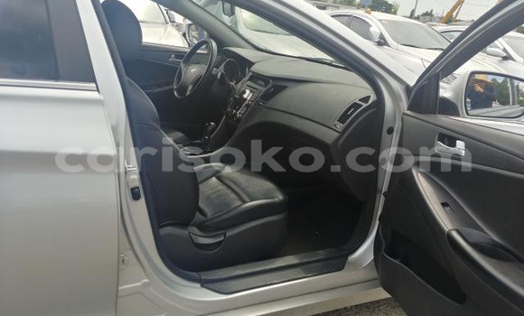 اشتري مستعمل Hyundai Sonata Blanc سيارة في Kigali في Rwanda اشتري مستعمل Hyundai Sonata Blanc سيارة في Kigali في Rwanda