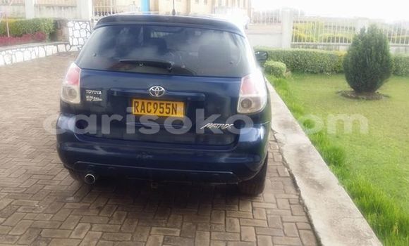 Acheter Occasion Voiture Toyota Matrix Bleu à Kigali au Rwanda Acheter Occasion Voiture Toyota Matrix Bleu à Kigali au Rwanda