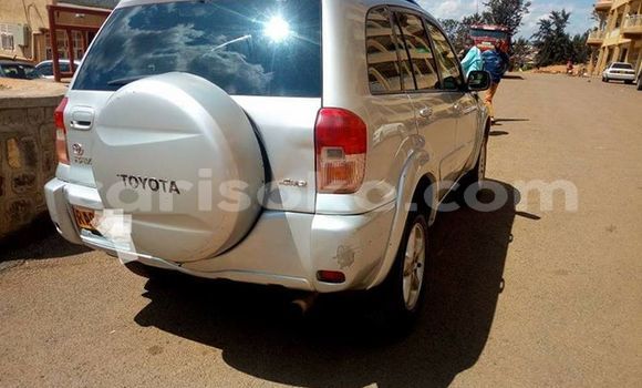 Acheter Occasion Voiture Toyota RAV4 Blanc à Kigali, Rwanda Acheter Occasion Voiture Toyota RAV4 Blanc à Kigali, Rwanda