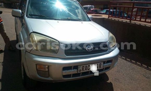 Acheter Occasion Voiture Toyota RAV4 Blanc à Kigali, Rwanda Acheter Occasion Voiture Toyota RAV4 Blanc à Kigali, Rwanda