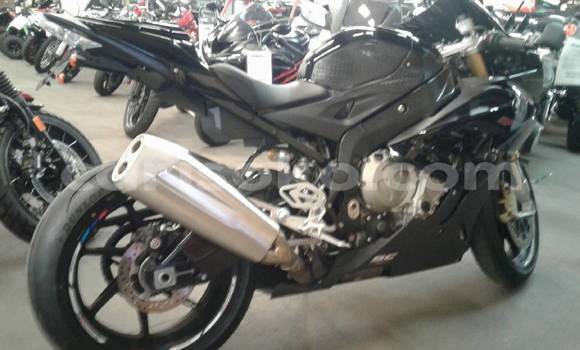 Sayi Sabo BMW S 1000 Noir Motsi in Kigali a Rwanda Sayi Sabo BMW S 1000 Noir Motsi in Kigali a Rwanda