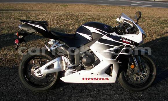 اشتري جديد Honda CBR 1000 RR Blanc دراجة نارية في Kigali في Rwanda اشتري جديد Honda CBR 1000 RR Blanc دراجة نارية في Kigali في Rwanda