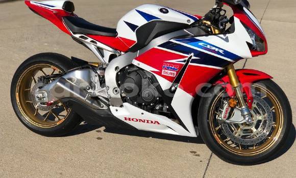 اشتري جديد Honda CBR 1000 RR Rouge دراجة نارية في Kigali في Rwanda اشتري جديد Honda CBR 1000 RR Rouge دراجة نارية في Kigali في Rwanda