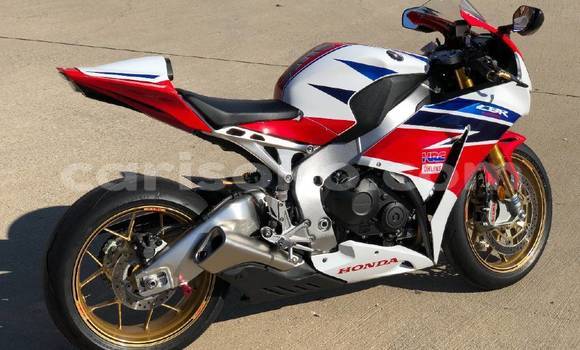 اشتري جديد Honda CBR 1000 RR Rouge دراجة نارية في Kigali في Rwanda اشتري جديد Honda CBR 1000 RR Rouge دراجة نارية في Kigali في Rwanda