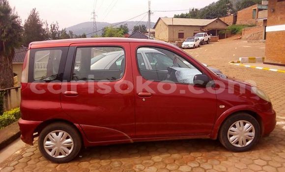 Acheter Occasion Voiture Toyota Verso Rouge à Kigali, Rwanda Acheter Occasion Voiture Toyota Verso Rouge à Kigali, Rwanda