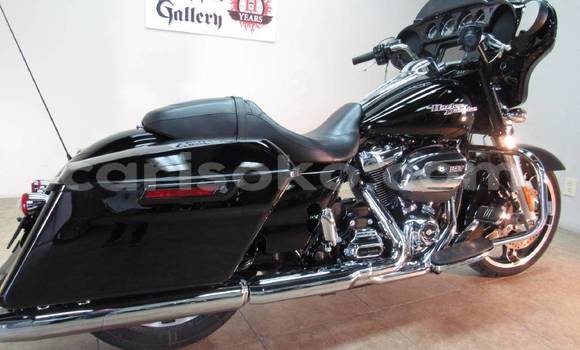 Sayi Sabo Harley Davidson Electra Glide Noir Motsi in Kigali a Rwanda Sayi Sabo Harley Davidson Electra Glide Noir Motsi in Kigali a Rwanda