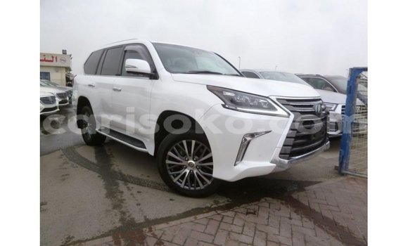 Acheter Import Voiture Lexus LX Blanc à Import - Dubai, Rwanda Acheter Import Voiture Lexus LX Blanc à Import - Dubai, Rwanda