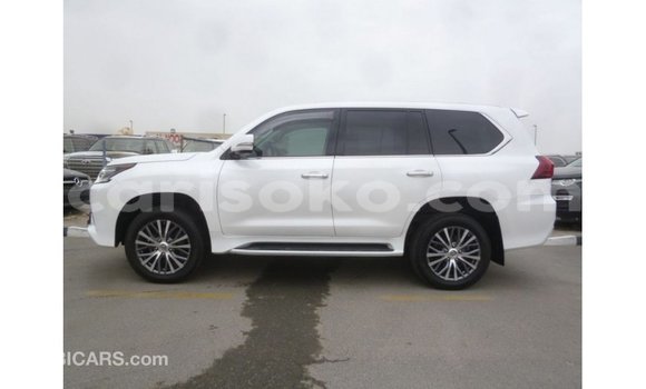 Acheter Import Voiture Lexus LX Blanc à Import - Dubai, Rwanda Acheter Import Voiture Lexus LX Blanc à Import - Dubai, Rwanda