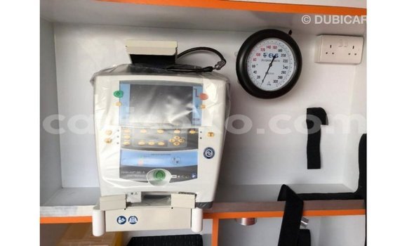 Acheter Import Voiture Toyota Hiace Blanc à Import - Dubai, Rwanda Acheter Import Voiture Toyota Hiace Blanc à Import - Dubai, Rwanda