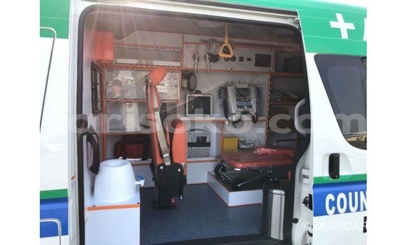 Acheter Import Voiture Toyota Hiace Blanc à Import - Dubai, Rwanda Acheter Import Voiture Toyota Hiace Blanc à Import - Dubai, Rwanda