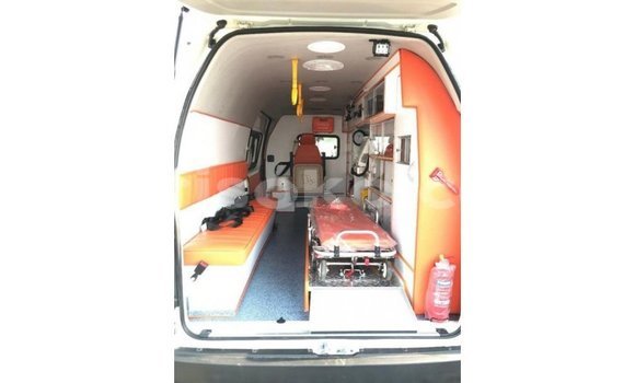 Acheter Import Voiture Toyota Hiace Blanc à Import - Dubai, Rwanda Acheter Import Voiture Toyota Hiace Blanc à Import - Dubai, Rwanda