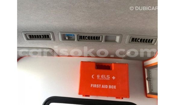 Acheter Import Voiture Toyota Hiace Blanc à Import - Dubai, Rwanda Acheter Import Voiture Toyota Hiace Blanc à Import - Dubai, Rwanda