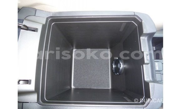 Acheter Import Voiture Toyota Prado Blanc à Import - Dubai, Rwanda Acheter Import Voiture Toyota Prado Blanc à Import - Dubai, Rwanda