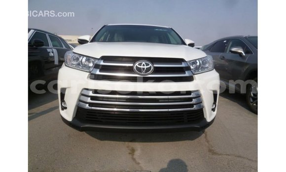 Acheter Import Voiture Toyota Kluger Blanc à Import - Dubai, Rwanda Acheter Import Voiture Toyota Kluger Blanc à Import - Dubai, Rwanda