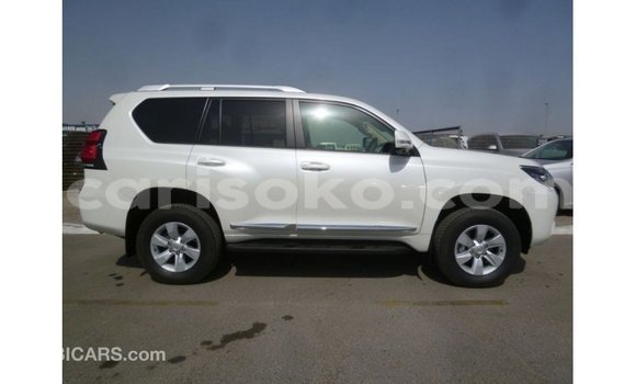 Acheter Import Voiture Toyota Prado Blanc à Import - Dubai, Rwanda Acheter Import Voiture Toyota Prado Blanc à Import - Dubai, Rwanda