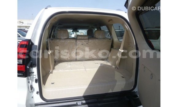 Acheter Import Voiture Toyota Prado Blanc à Import - Dubai, Rwanda Acheter Import Voiture Toyota Prado Blanc à Import - Dubai, Rwanda