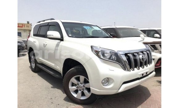 Acheter Import Voiture Toyota Prado Blanc à Import - Dubai, Rwanda Acheter Import Voiture Toyota Prado Blanc à Import - Dubai, Rwanda