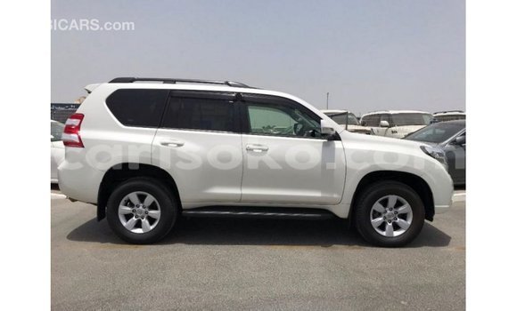 Acheter Import Voiture Toyota Prado Blanc à Import - Dubai, Rwanda Acheter Import Voiture Toyota Prado Blanc à Import - Dubai, Rwanda