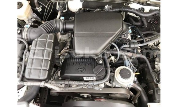 Acheter Import Voiture Toyota Prado Blanc à Import - Dubai, Rwanda Acheter Import Voiture Toyota Prado Blanc à Import - Dubai, Rwanda