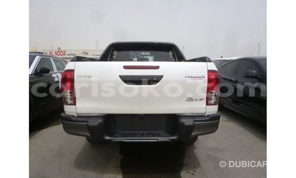 Acheter Import Voiture Toyota Hilux Blanc à Import - Dubai, Rwanda Acheter Import Voiture Toyota Hilux Blanc à Import - Dubai, Rwanda