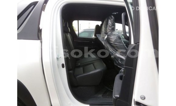 Acheter Import Voiture Toyota Hilux Blanc à Import - Dubai, Rwanda Acheter Import Voiture Toyota Hilux Blanc à Import - Dubai, Rwanda