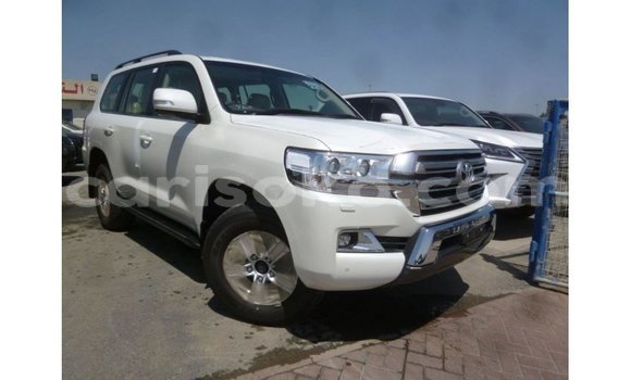 Acheter Import Voiture Toyota Land Cruiser Blanc à Import - Dubai, Rwanda Acheter Import Voiture Toyota Land Cruiser Blanc à Import - Dubai, Rwanda