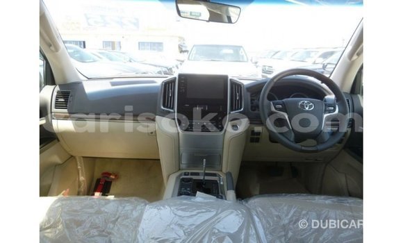 Acheter Import Voiture Toyota Land Cruiser Blanc à Import - Dubai, Rwanda Acheter Import Voiture Toyota Land Cruiser Blanc à Import - Dubai, Rwanda