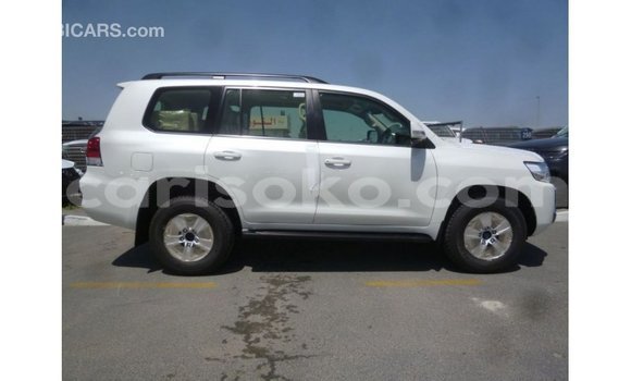 Acheter Import Voiture Toyota Land Cruiser Blanc à Import - Dubai, Rwanda Acheter Import Voiture Toyota Land Cruiser Blanc à Import - Dubai, Rwanda