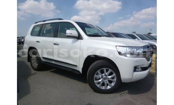 Acheter Import Voiture Toyota Land Cruiser Blanc à Import - Dubai, Rwanda Acheter Import Voiture Toyota Land Cruiser Blanc à Import - Dubai, Rwanda