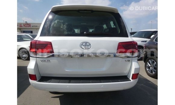 Acheter Import Voiture Toyota Land Cruiser Blanc à Import - Dubai, Rwanda Acheter Import Voiture Toyota Land Cruiser Blanc à Import - Dubai, Rwanda