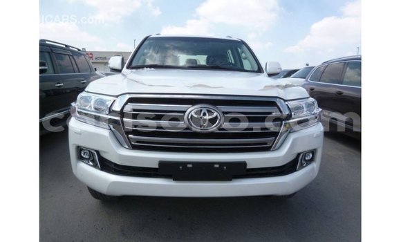 Acheter Import Voiture Toyota Land Cruiser Blanc à Import - Dubai, Rwanda Acheter Import Voiture Toyota Land Cruiser Blanc à Import - Dubai, Rwanda