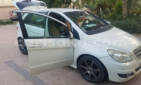 Buy Used Mercedes-Benz C–Class White Car in Gasarenda in Rwanda Buy Used Mercedes-Benz C–Class White Car in Gasarenda in Rwanda