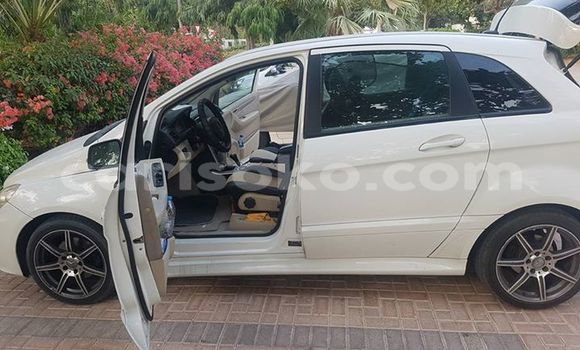 Buy Used Mercedes-Benz C–Class White Car in Gasarenda in Rwanda Buy Used Mercedes-Benz C–Class White Car in Gasarenda in Rwanda
