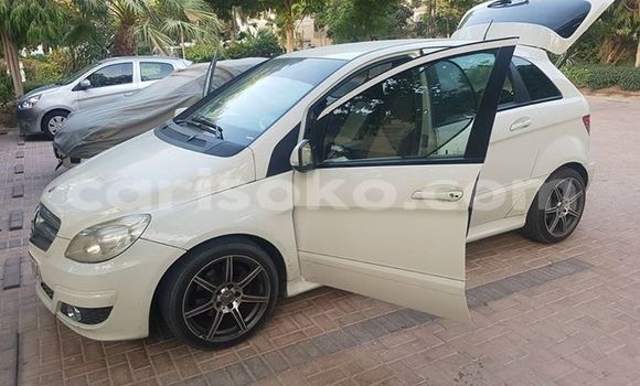 Buy Used Mercedes-Benz C–Class White Car in Gasarenda in Rwanda Buy Used Mercedes-Benz C–Class White Car in Gasarenda in Rwanda