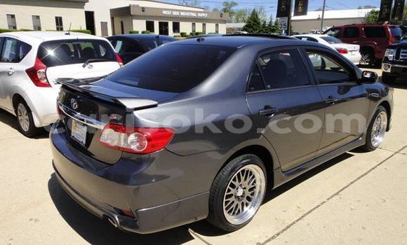 Sayi Na hannu Toyota Corolla Beige Mota in Kigali a Rwanda Sayi Na hannu Toyota Corolla Beige Mota in Kigali a Rwanda