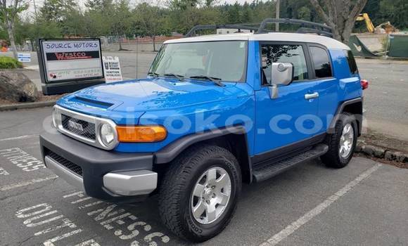 Sayi Imported Toyota FJ Cruiser Bleu Mota in Kigali a Rwanda Sayi Imported Toyota FJ Cruiser Bleu Mota in Kigali a Rwanda