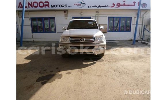 Acheter Import Voiture Toyota Land Cruiser Blanc à Import - Dubai, Rwanda Acheter Import Voiture Toyota Land Cruiser Blanc à Import - Dubai, Rwanda