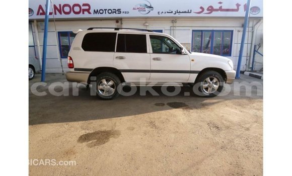 Acheter Import Voiture Toyota Land Cruiser Blanc à Import - Dubai, Rwanda Acheter Import Voiture Toyota Land Cruiser Blanc à Import - Dubai, Rwanda