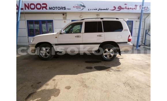 Acheter Import Voiture Toyota Land Cruiser Blanc à Import - Dubai, Rwanda Acheter Import Voiture Toyota Land Cruiser Blanc à Import - Dubai, Rwanda